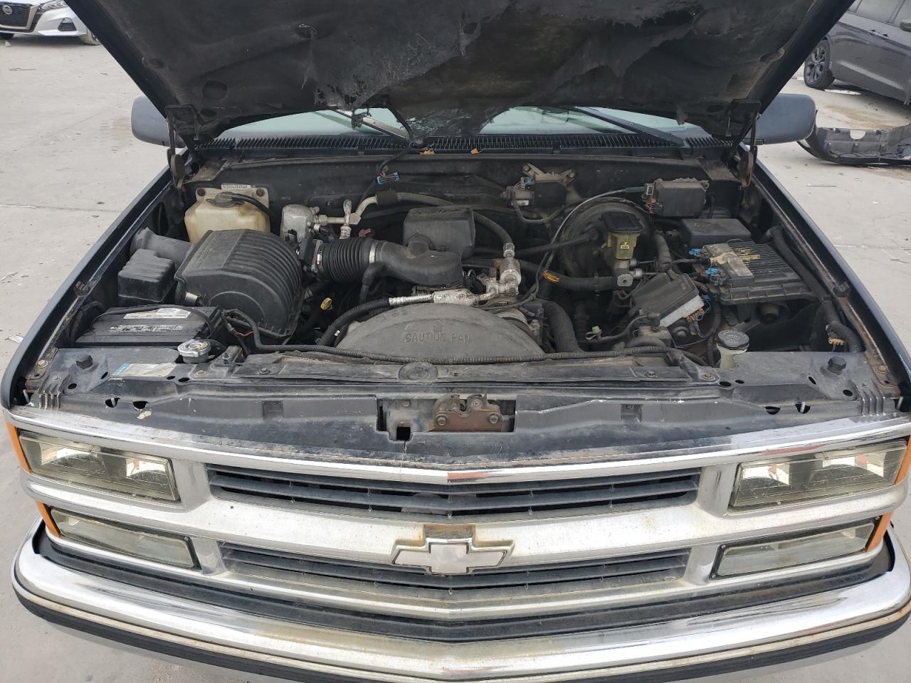 1999 Chevrolet Suburban - Image 12