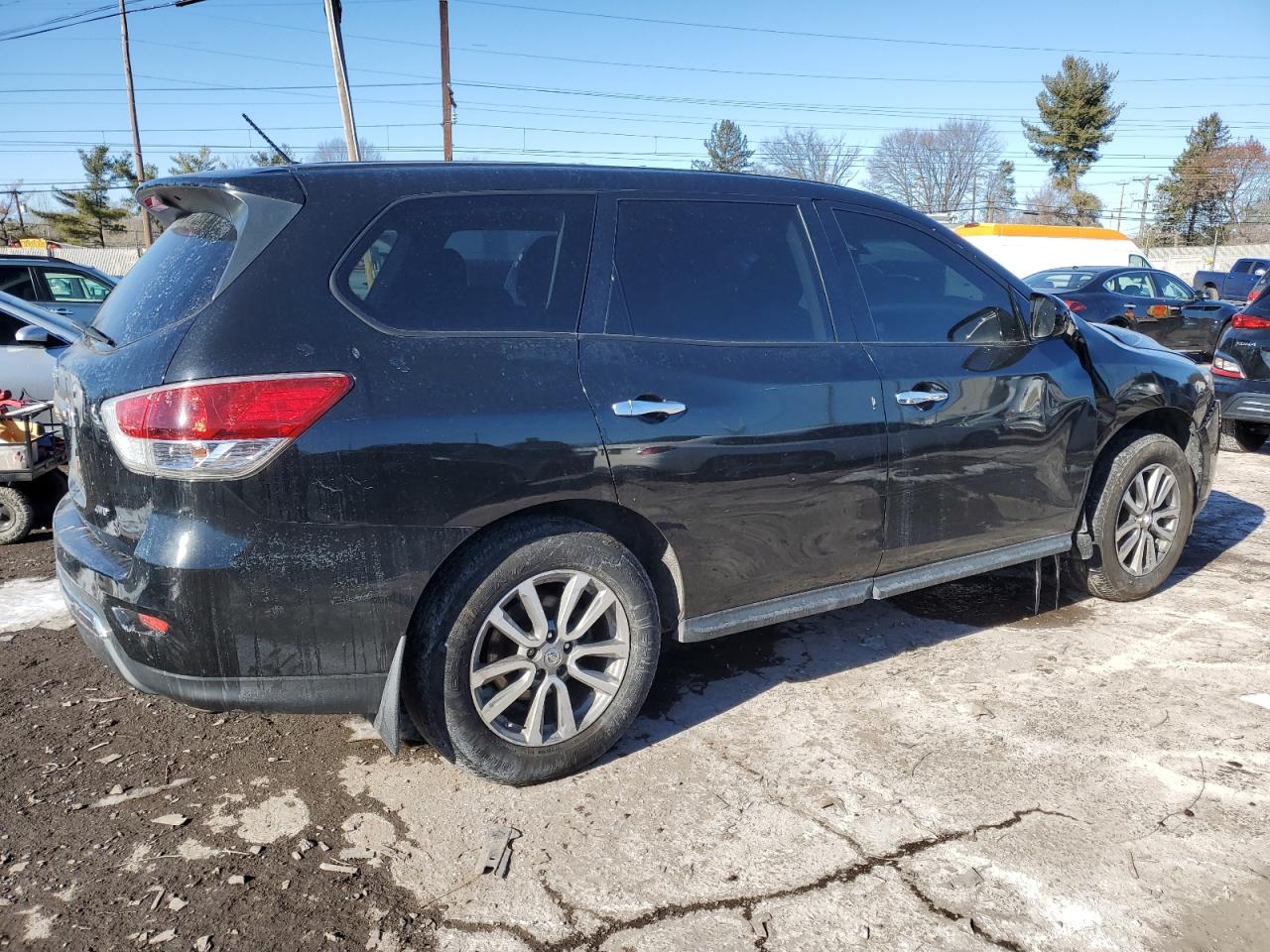 2015 Nissan Pathfinder - Image 3