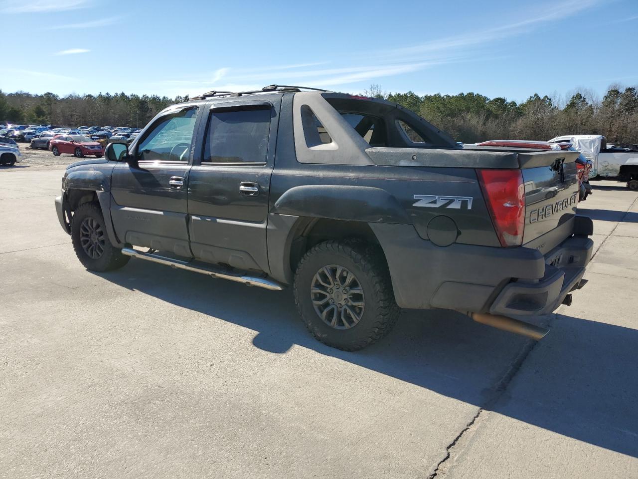 2004 Chevrolet Avalanche - Image 2