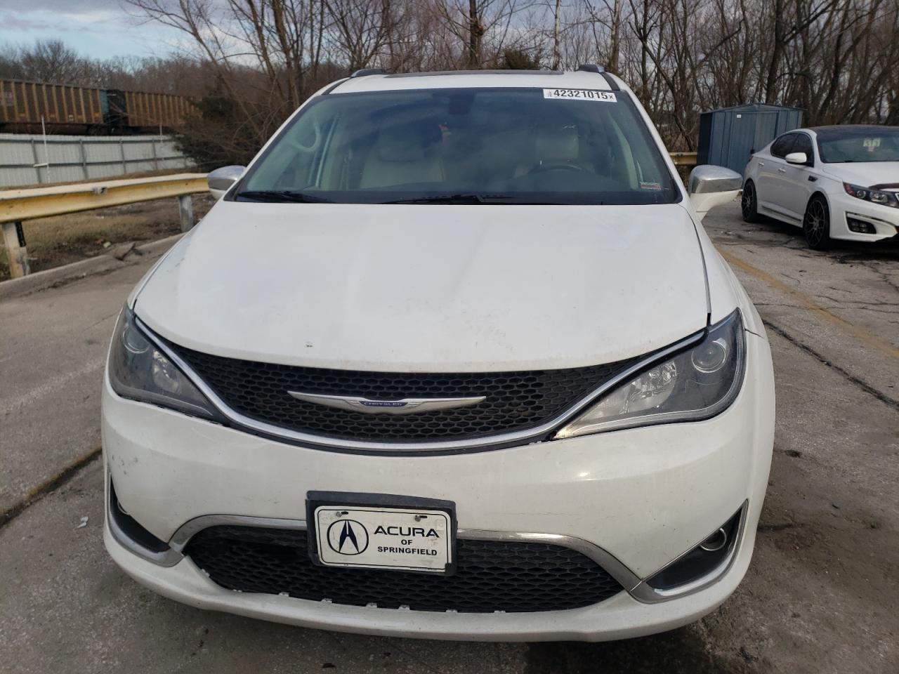2020 Chrysler Pacifica - Image 5