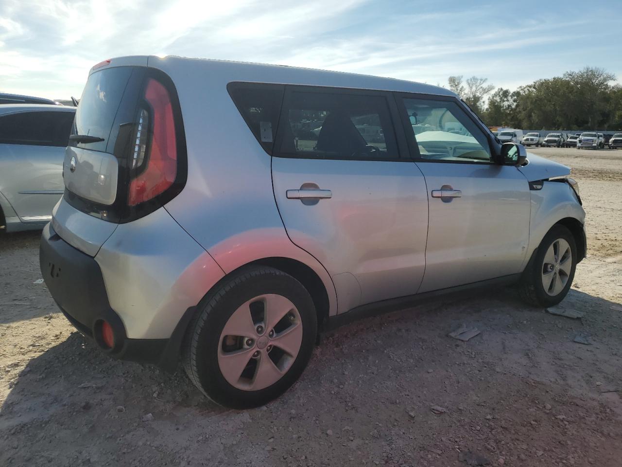 VIN KNDJN2A2XE7701385 2014 KIA SOUL no.3