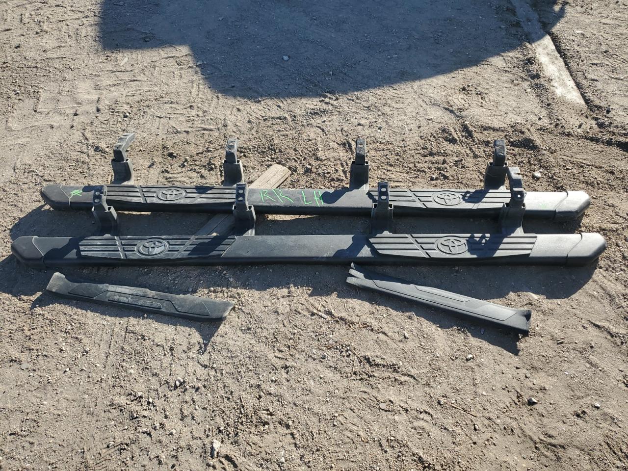 2023 Toyota Tundra - Image 12