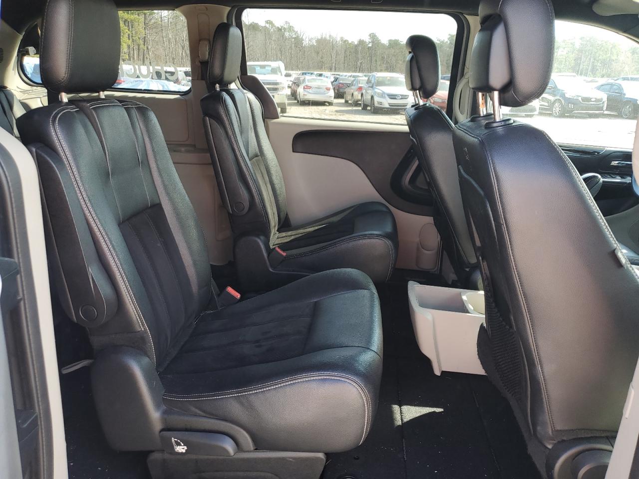 2018 Dodge Caravan - Image 11
