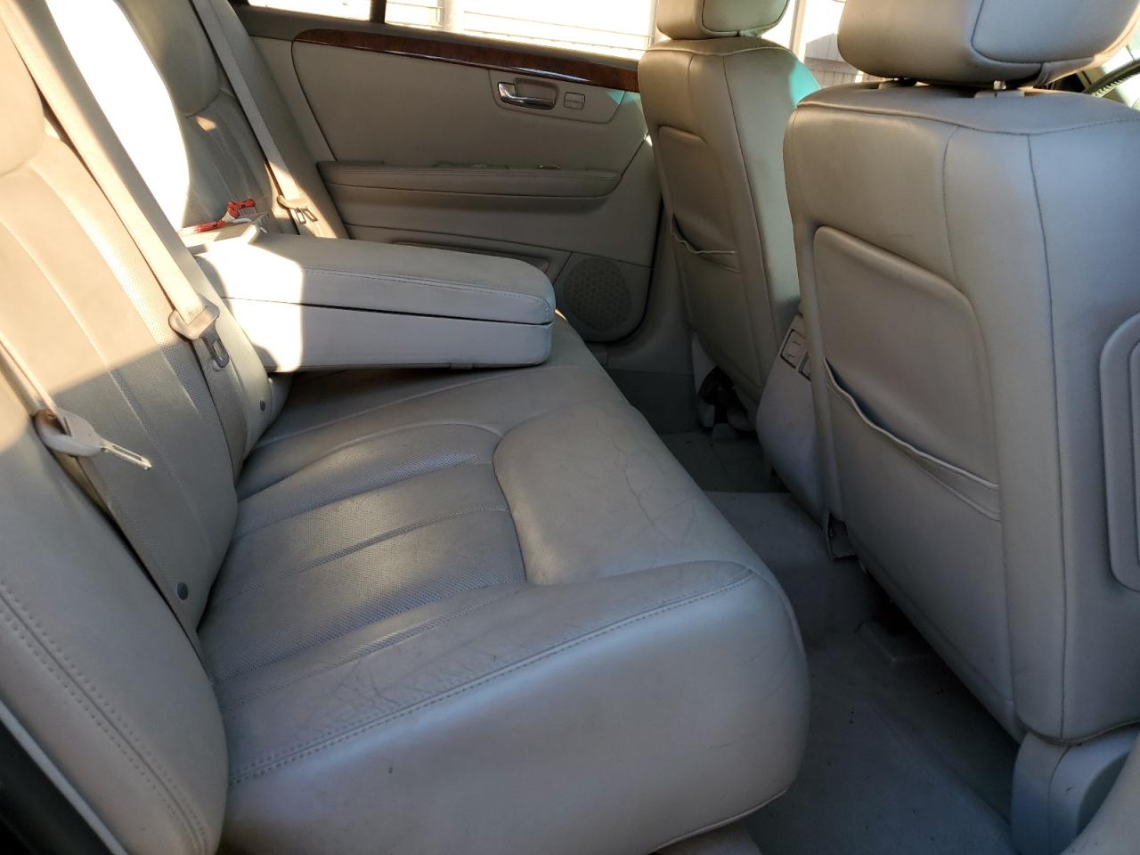 2007 Cadillac DTS - Image 10