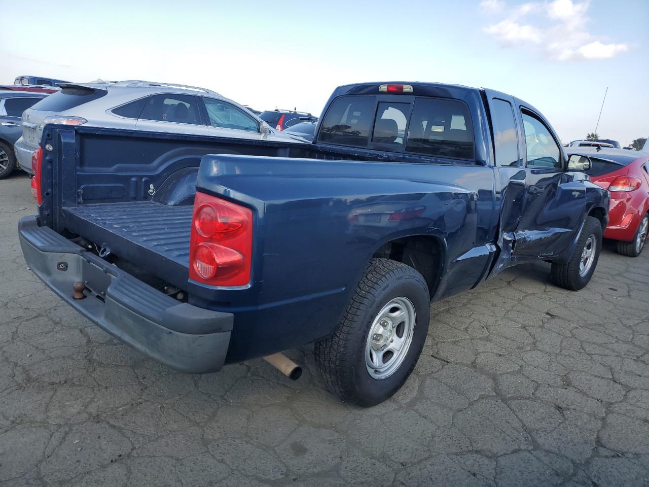 2005 Dodge Dakota - Image 3