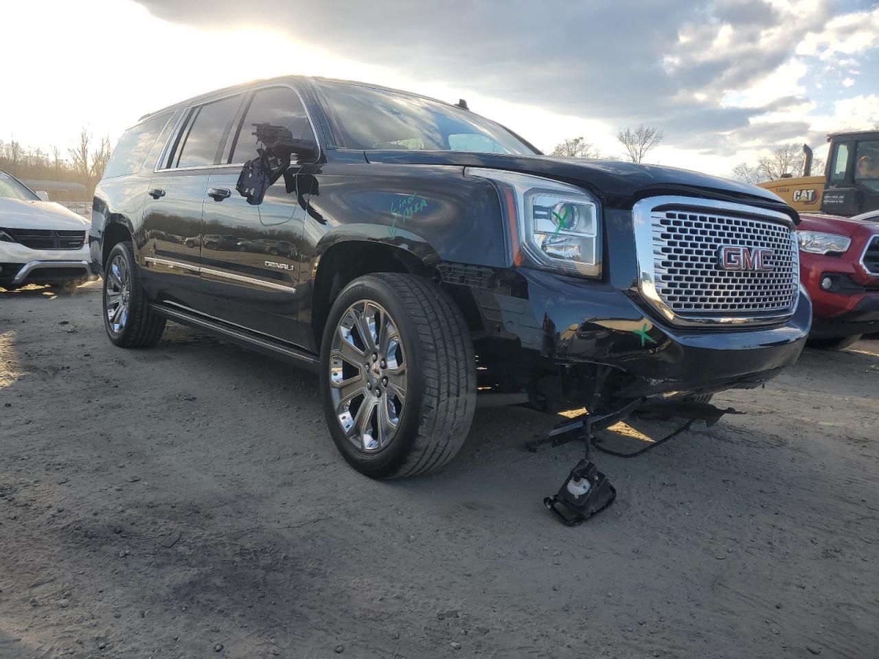 2015 GMC Yukon - Image 4