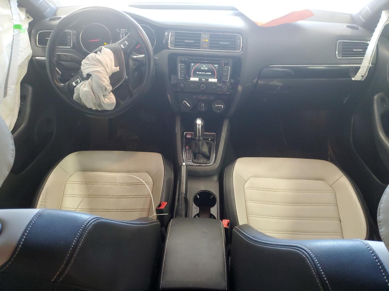 2015 Volkswagen Jetta - Image 8