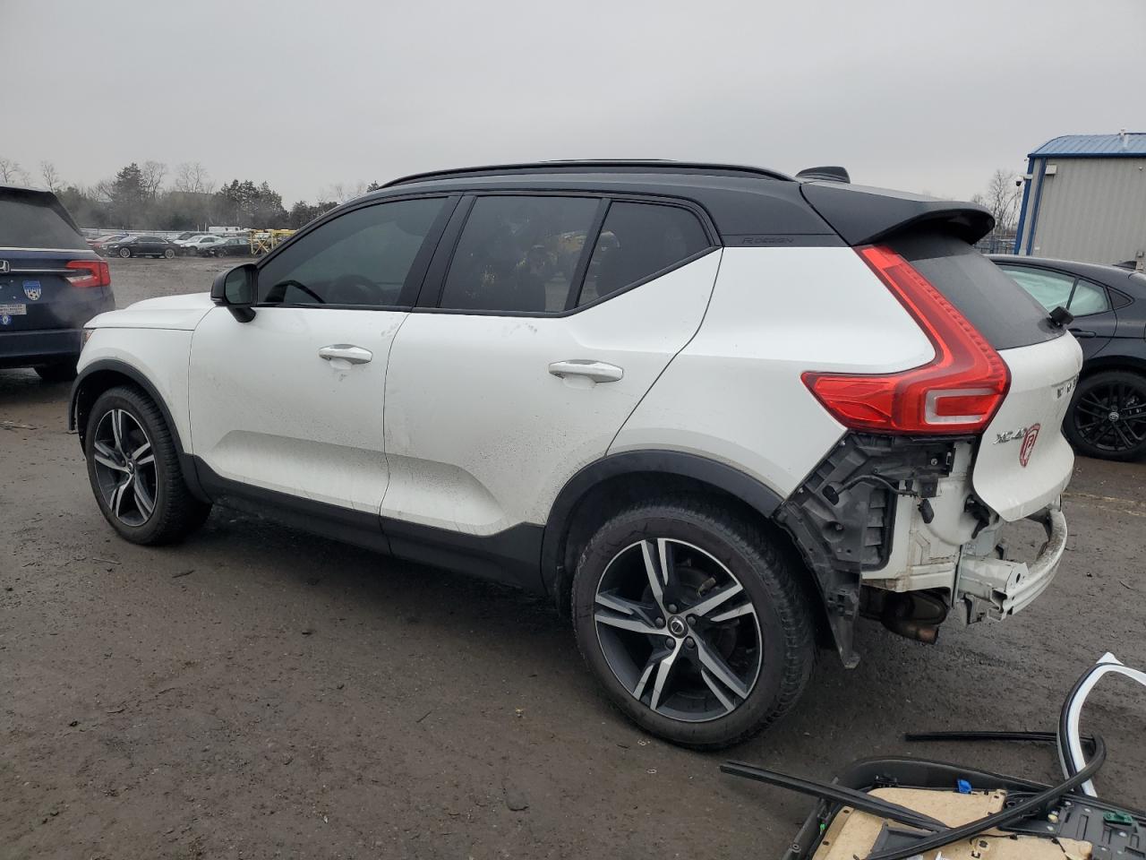 2019 Volvo XC40 - Image 2