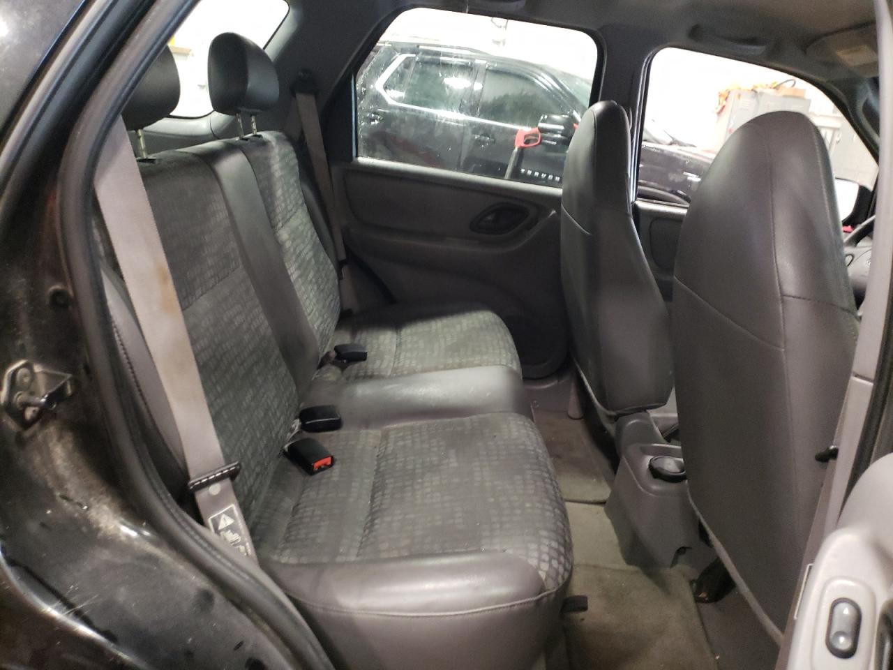 2001 Ford Escape - Image 10