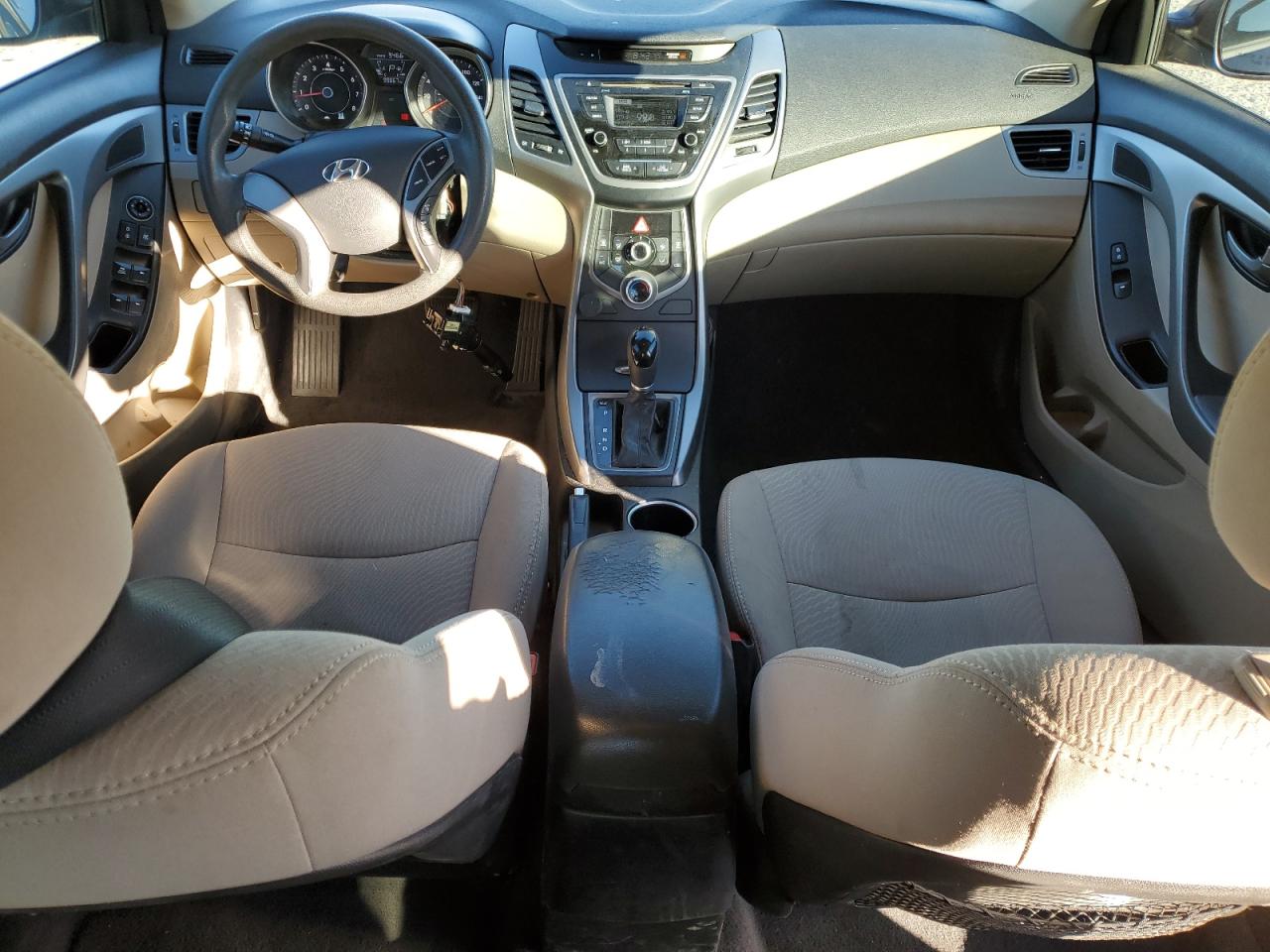 2015 Hyundai Elantra - Image 8