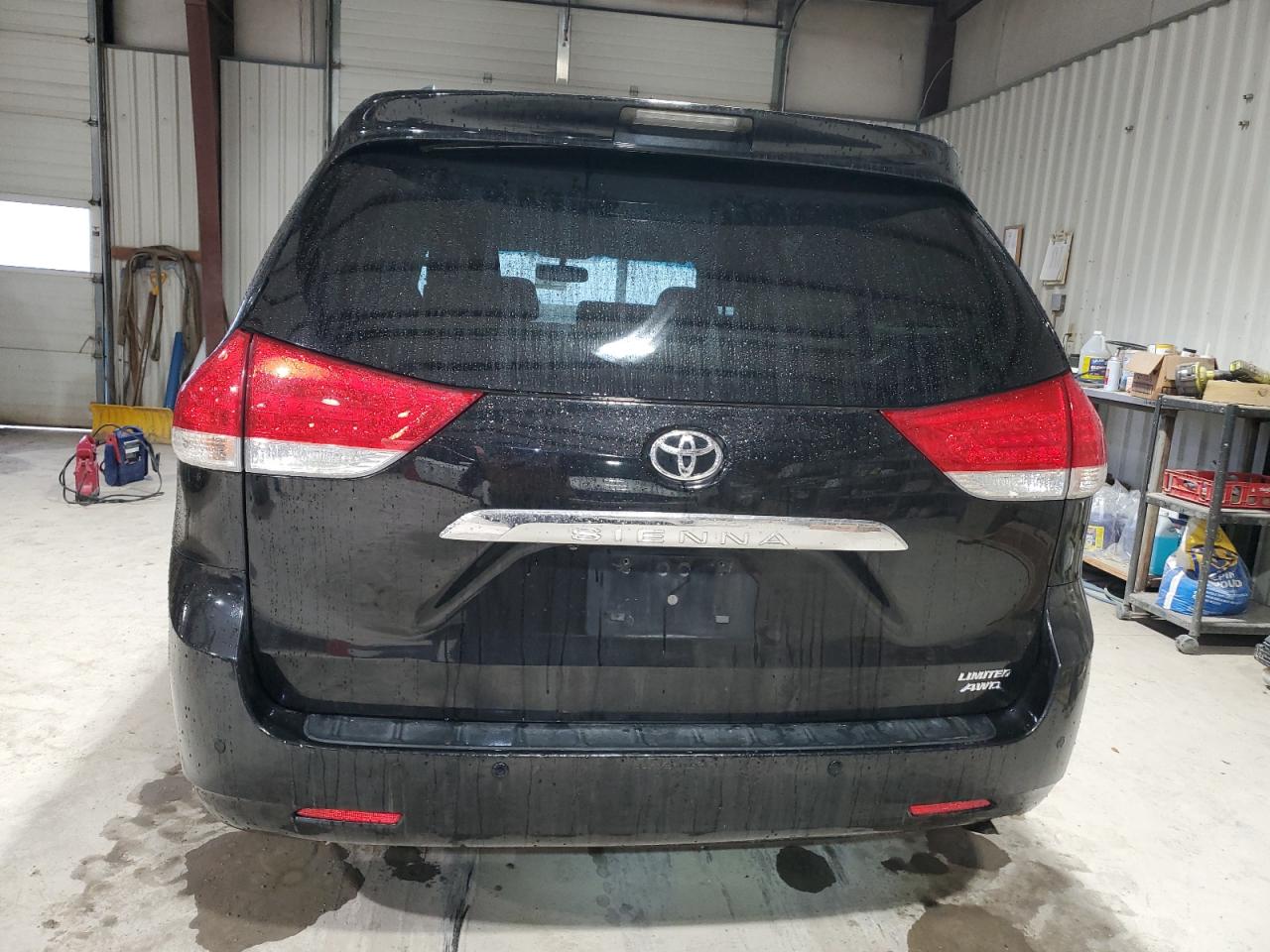 2012 Toyota Sienna - Image 6