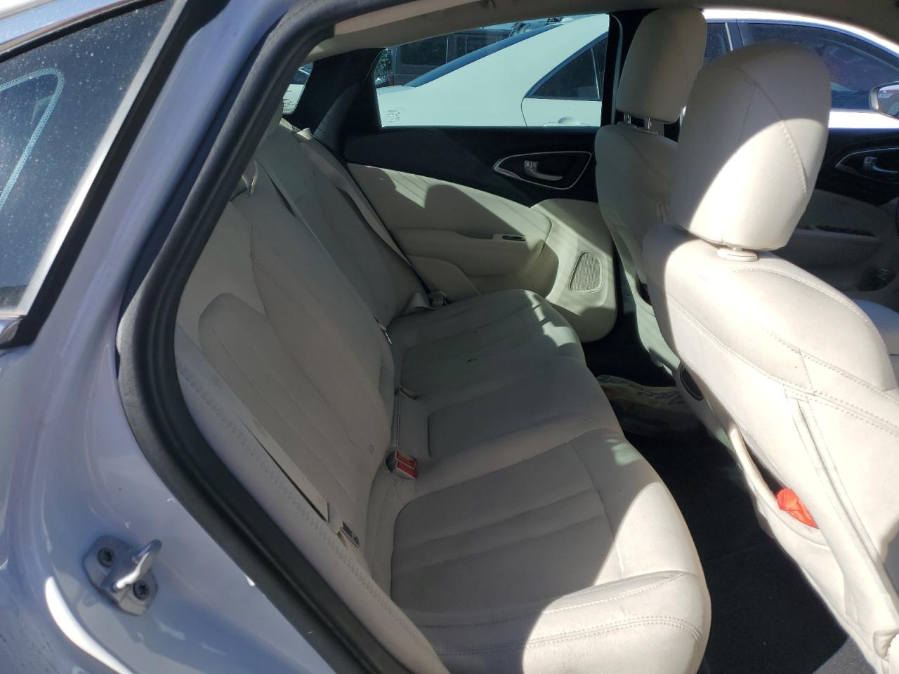 2016 Chrysler 200 - Image 10