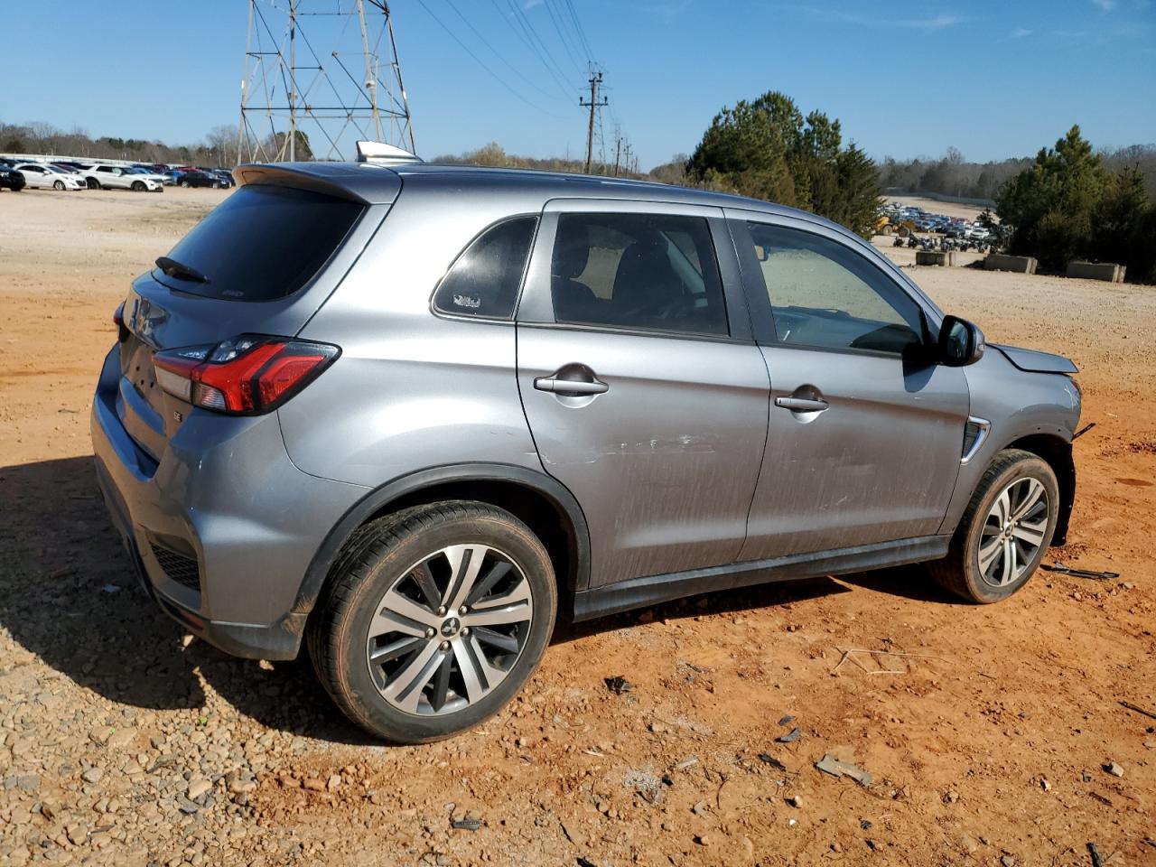 2021 Mitsubishi Outlander - Image 3