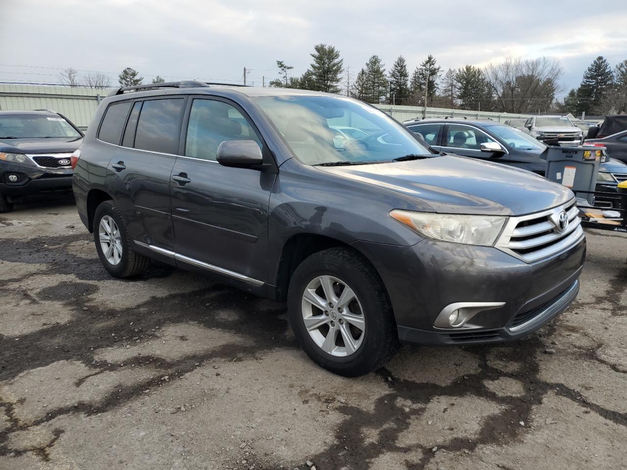 VIN 5TDBK3EH5DS241235 2013 TOYOTA HIGHLANDER no.4