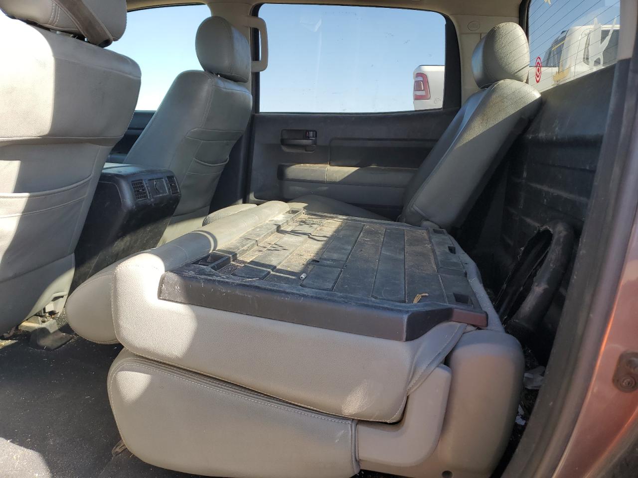 2012 Toyota Tundra - Image 10