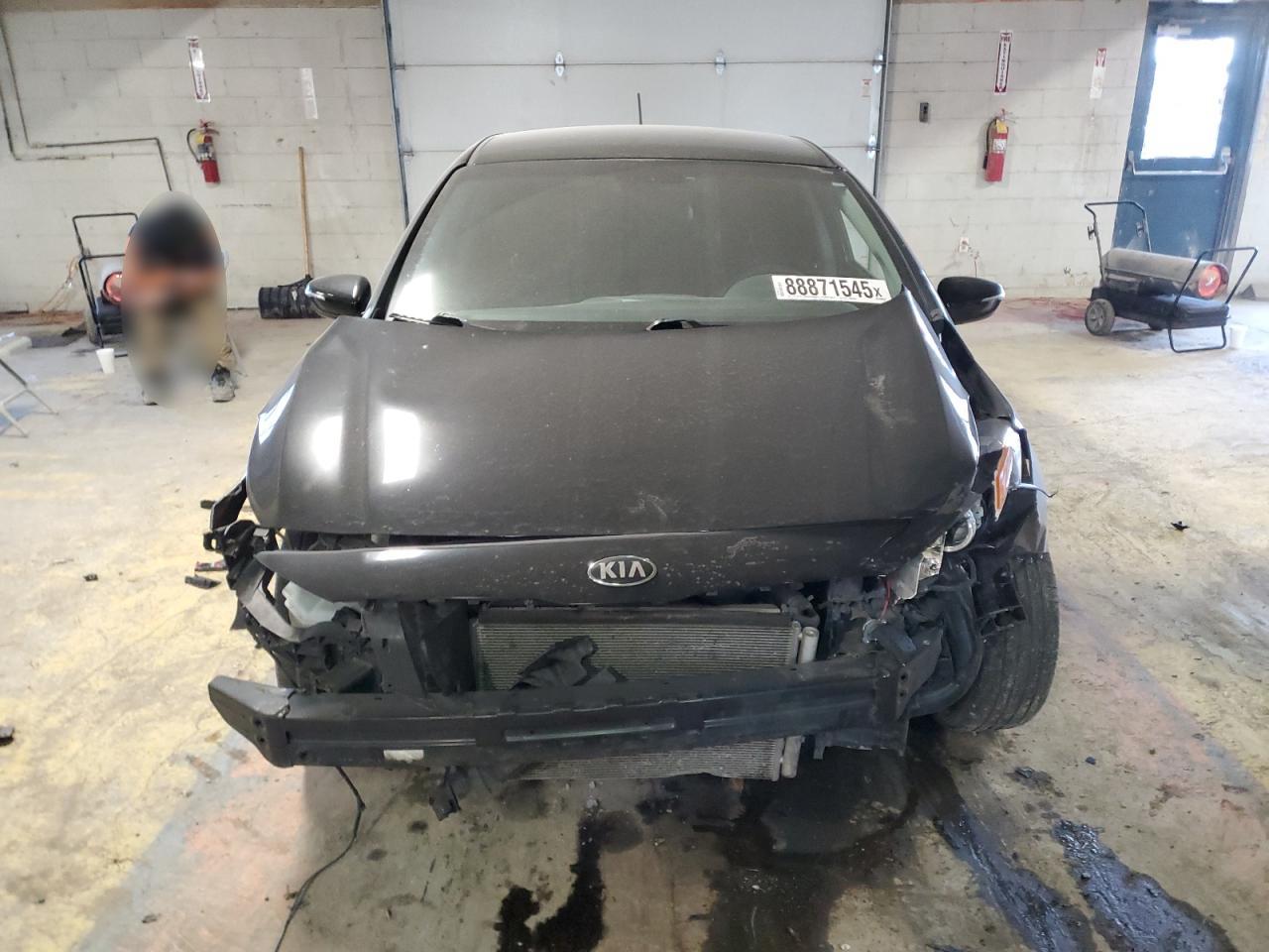 2017 Kia Forte - Image 5