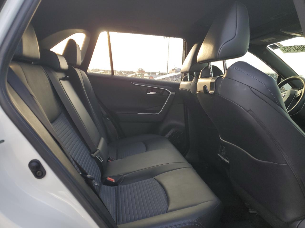 2022 Toyota RAV 4 - Image 11