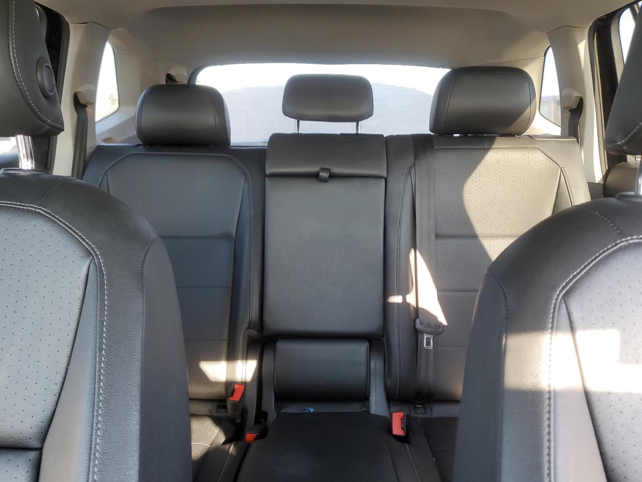 2018 Volkswagen Tiguan - Image 10