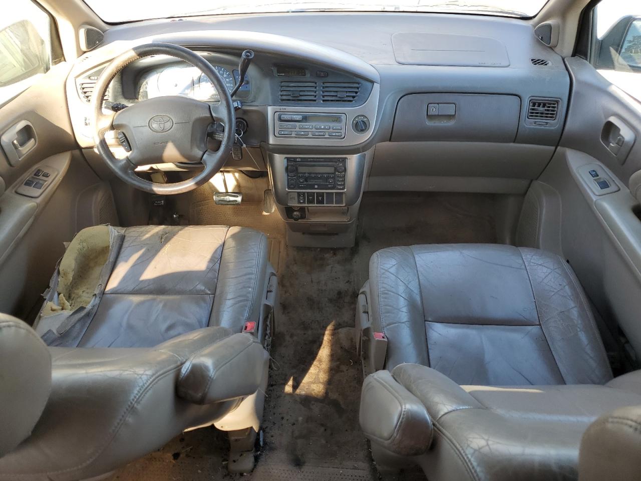 2001 Toyota Sienna - Image 8