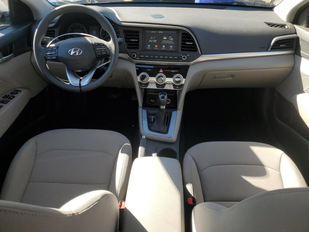 2019 Hyundai Elantra - Image 8