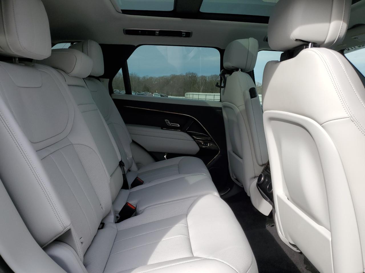 2024 Land Rover Range Rover - Image 11