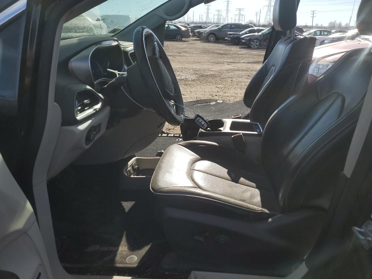 2018 Chrysler Pacifica - Image 7