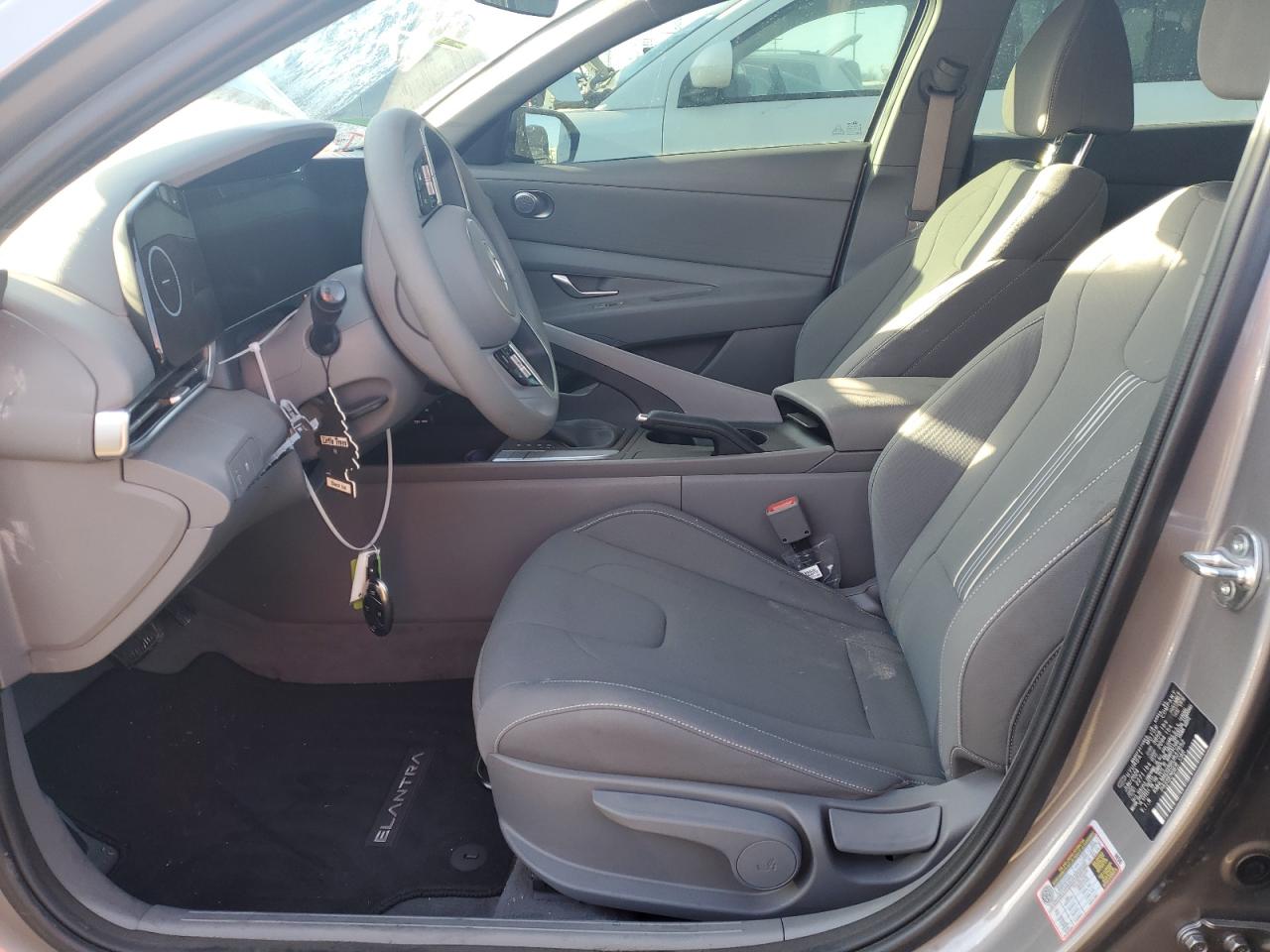 2024 Hyundai Elantra - Image 7