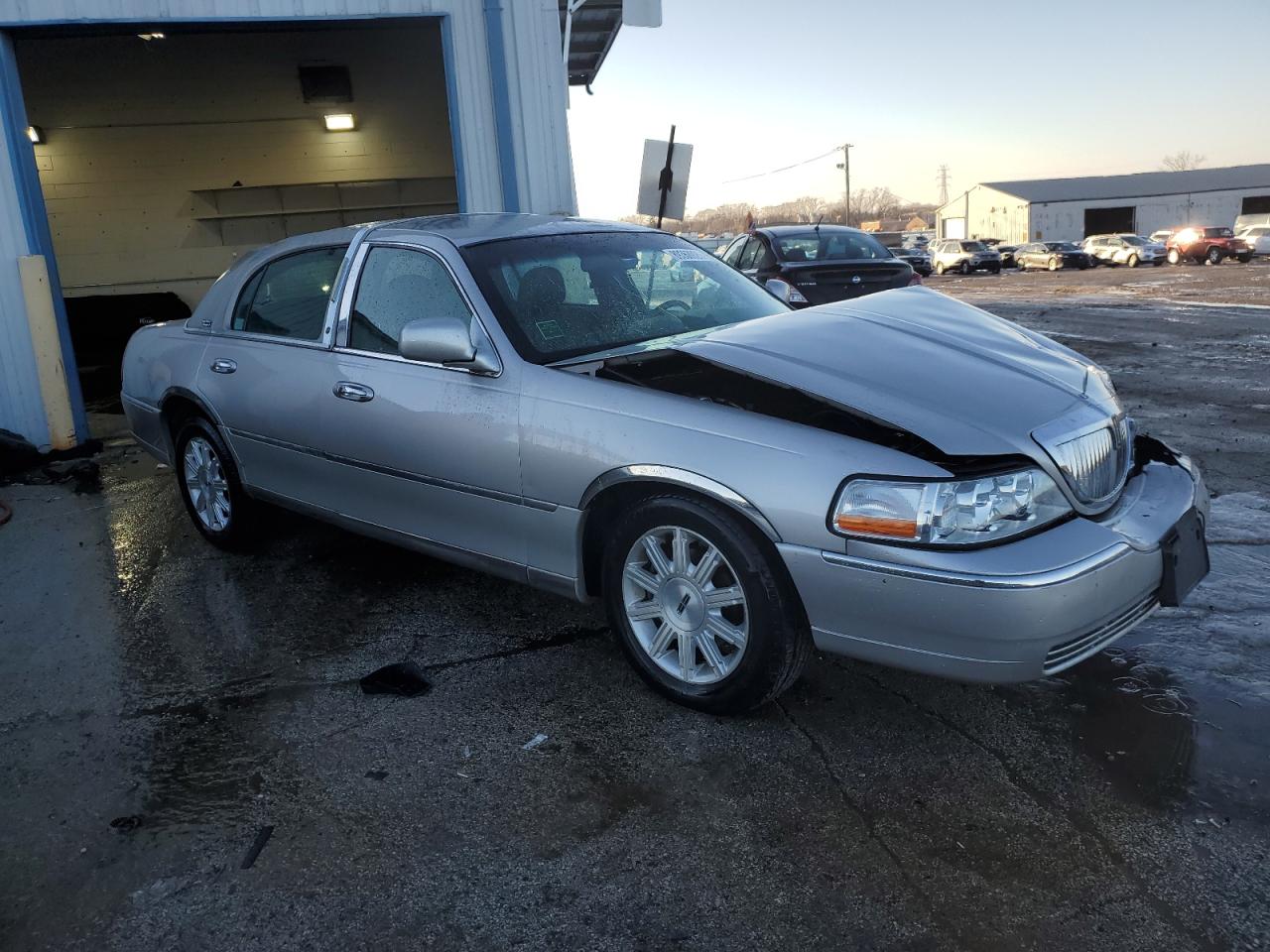 2009 Lincoln Town Car - Image 4