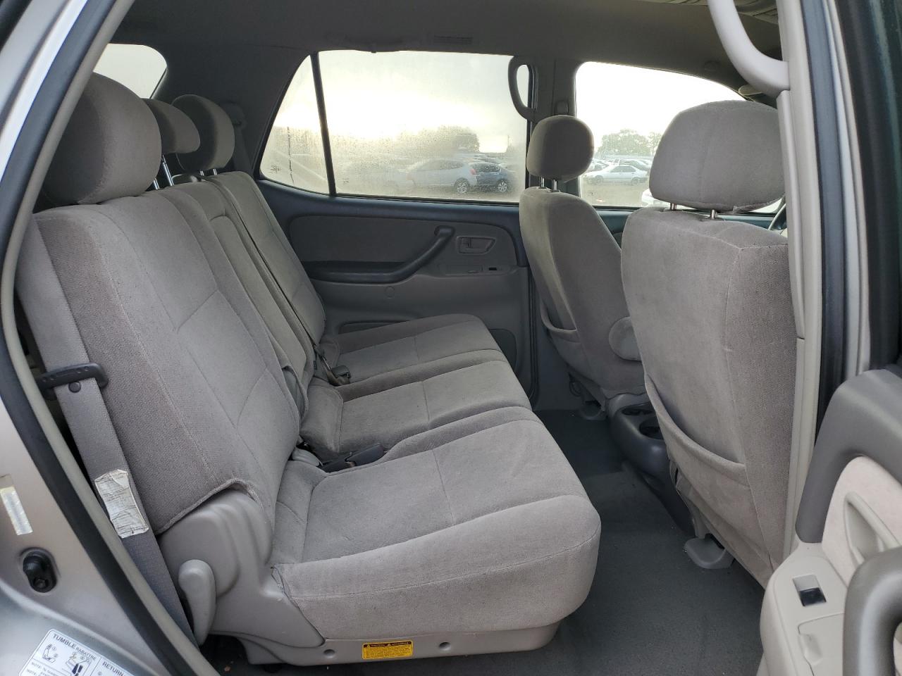 2004 Toyota Sequoia - Image 12