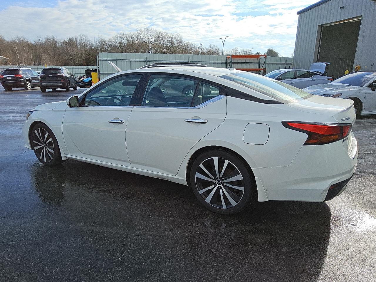 2020 Nissan Altima - Image 2