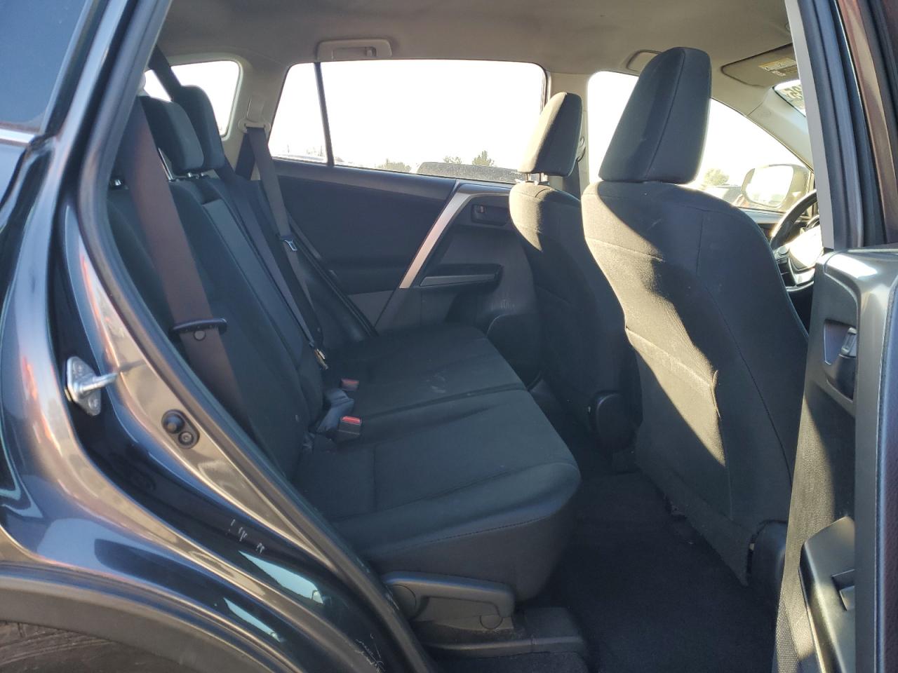 2017 Toyota RAV 4 - Image 11
