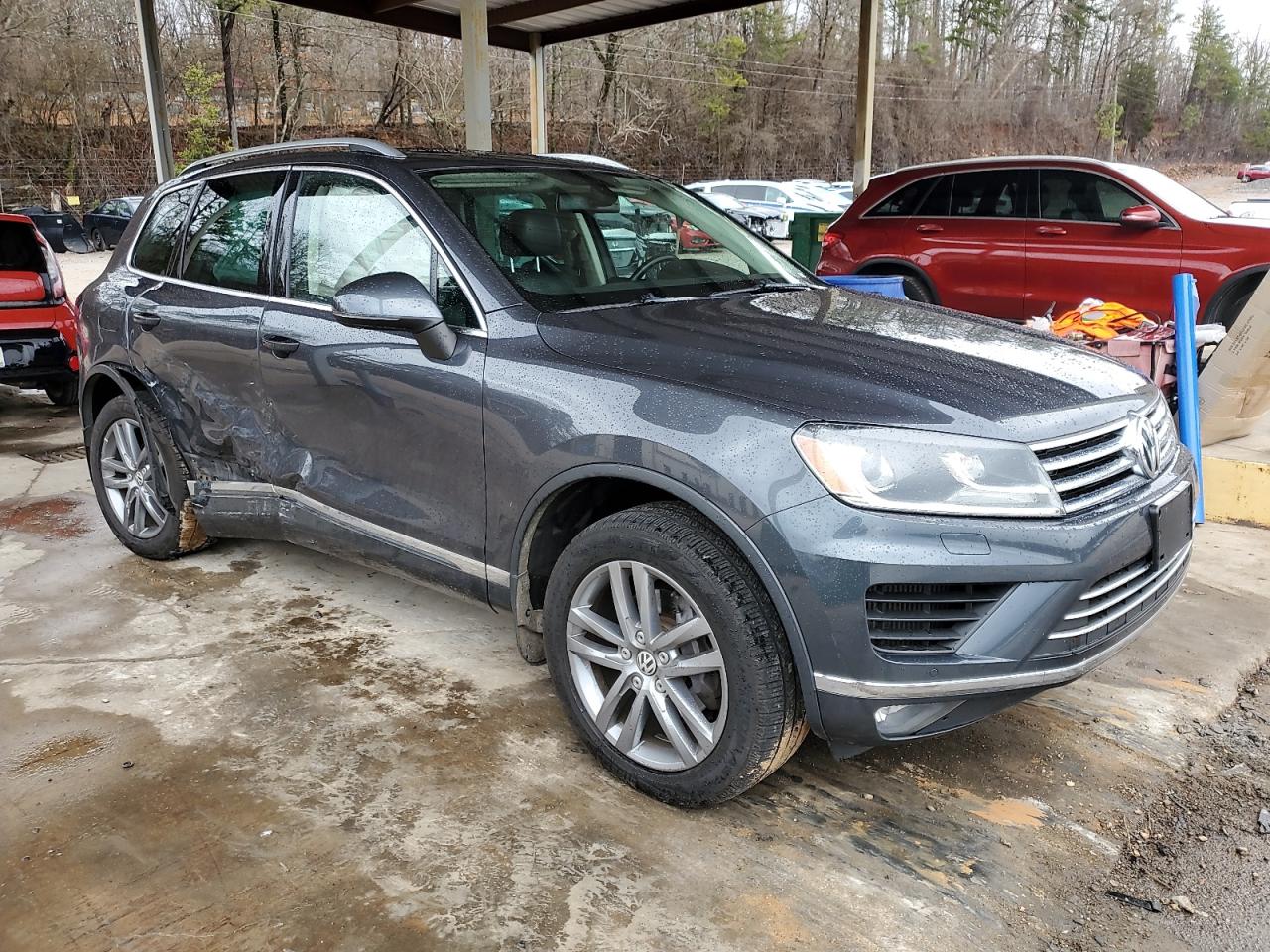 2015 Volkswagen Touareg - Image 4