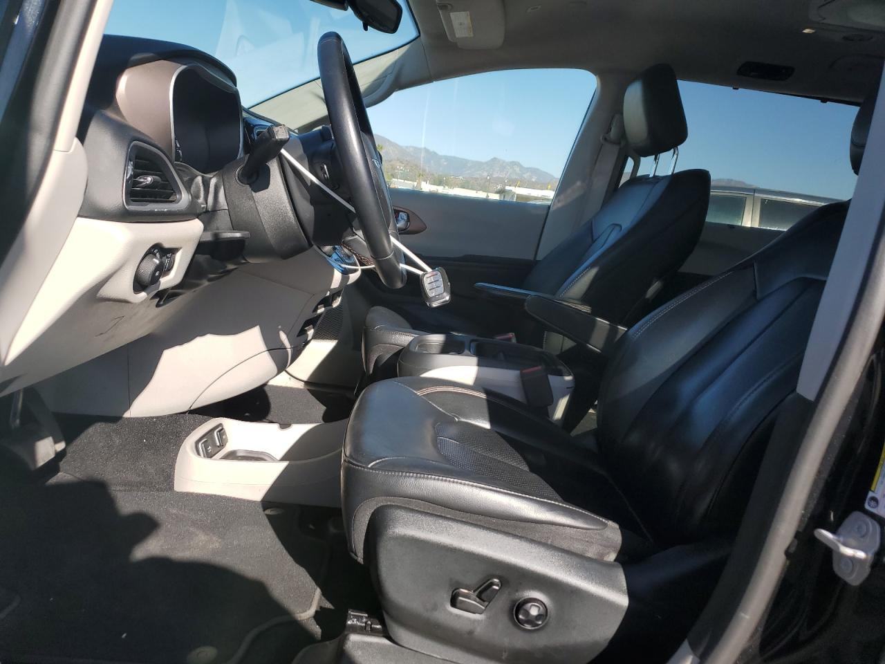 2018 Chrysler Pacifica - Image 7