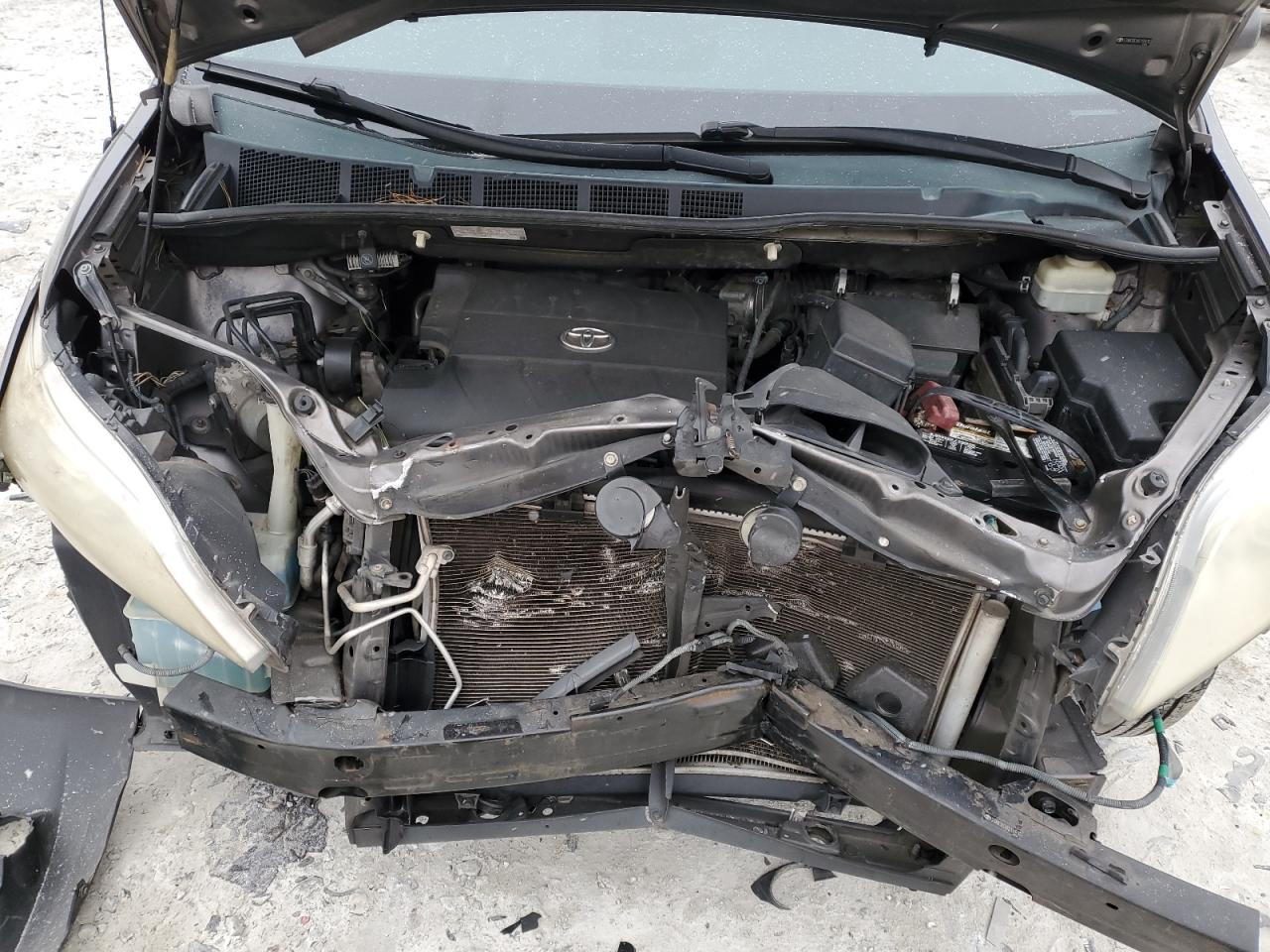2011 Toyota Sienna - Image 12