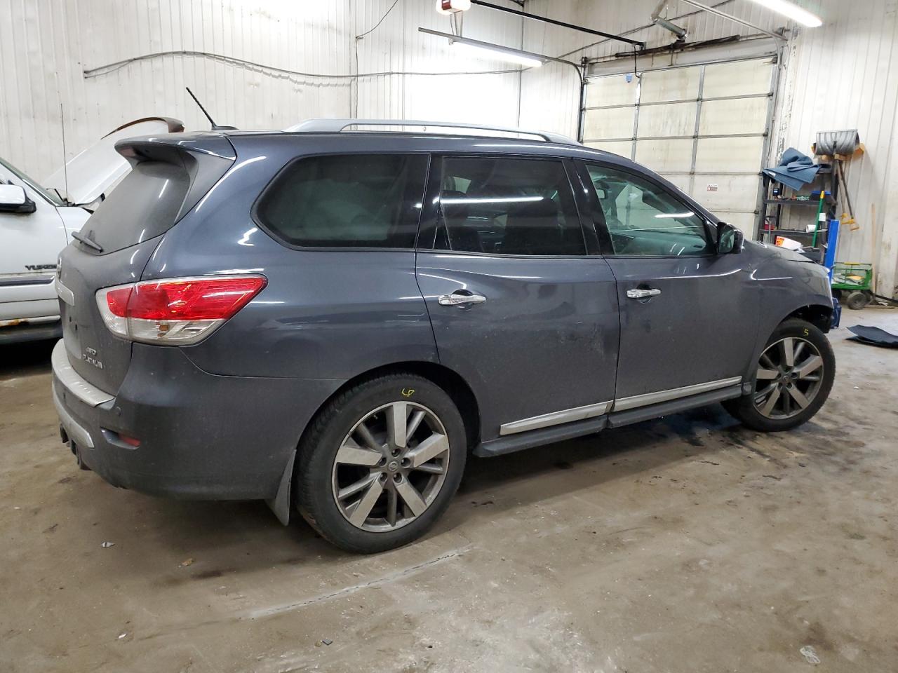 2014 Nissan Pathfinder - Image 3