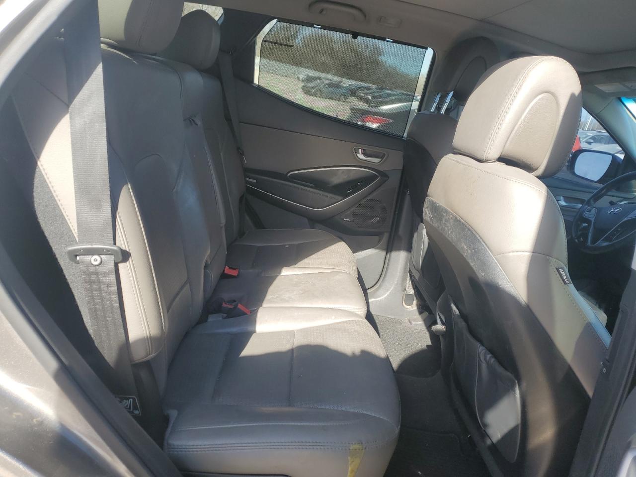 2014 Hyundai Santa Fe - Image 11