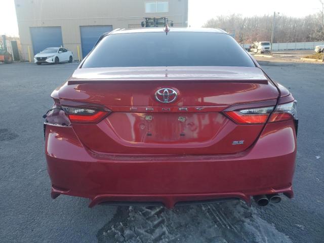  TOYOTA CAMRY 2021 Czerwony