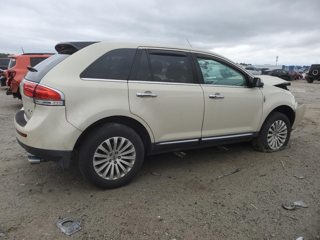 VIN 2LMDJ6JK5FBL33321 2015 LINCOLN MKX no.3