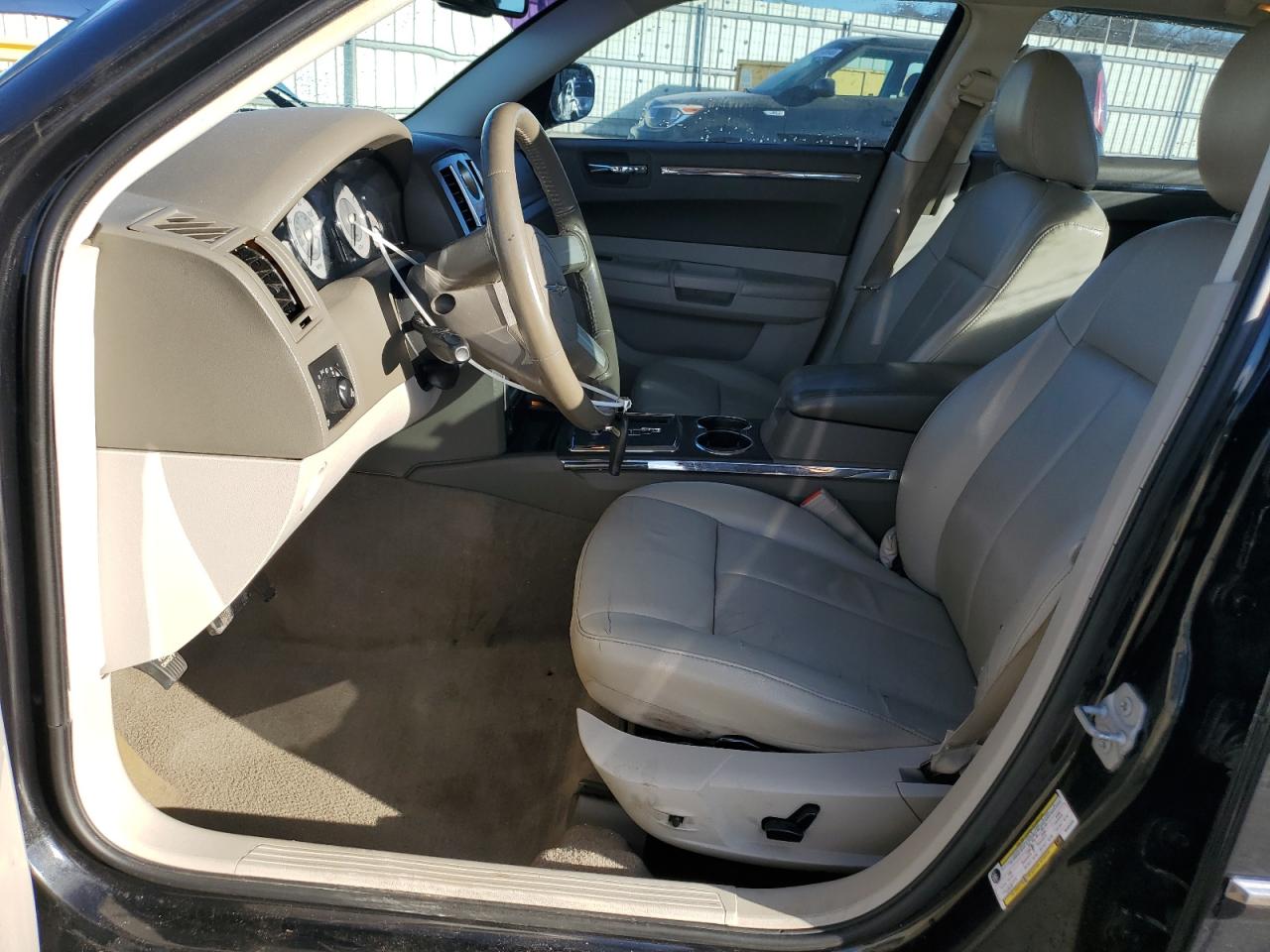 2009 Chrysler 300 - Image 7