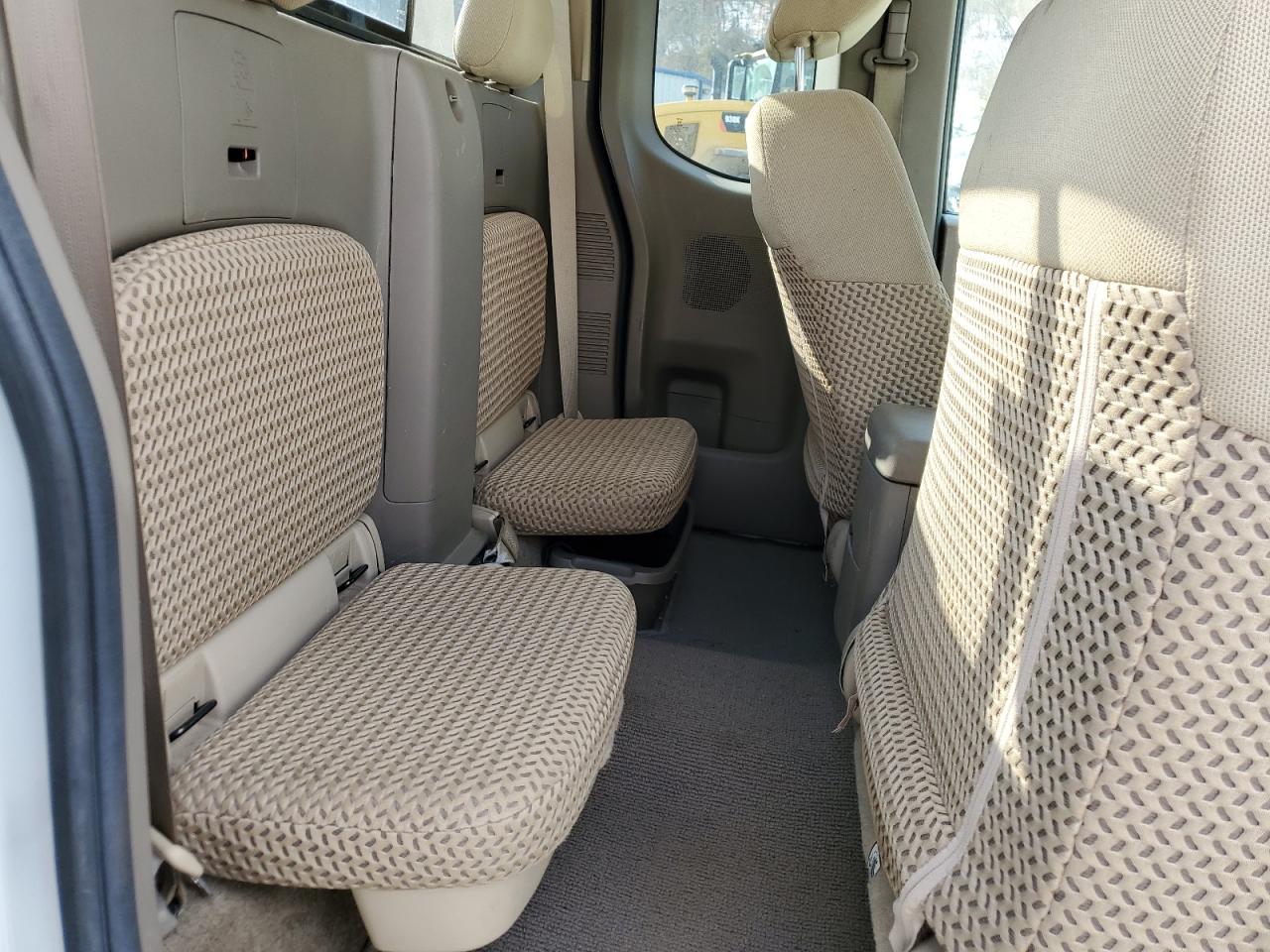 2015 Nissan Navara (Frontier) - Image 10
