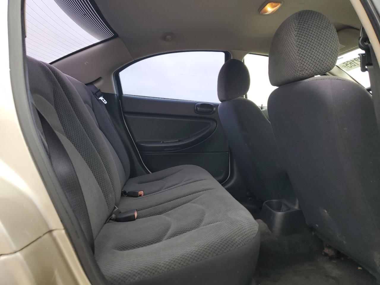 2005 Dodge Stratus - Image 10