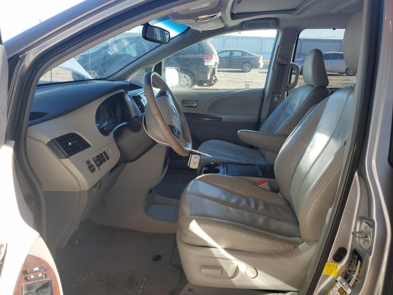 2013 Toyota Sienna - Image 7