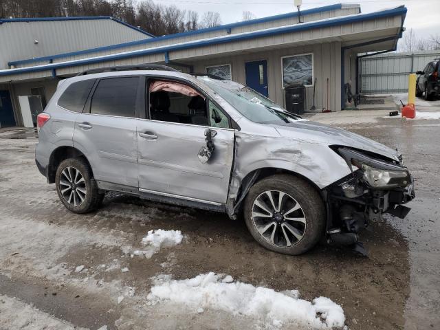  SUBARU FORESTER 2017 Серебристый