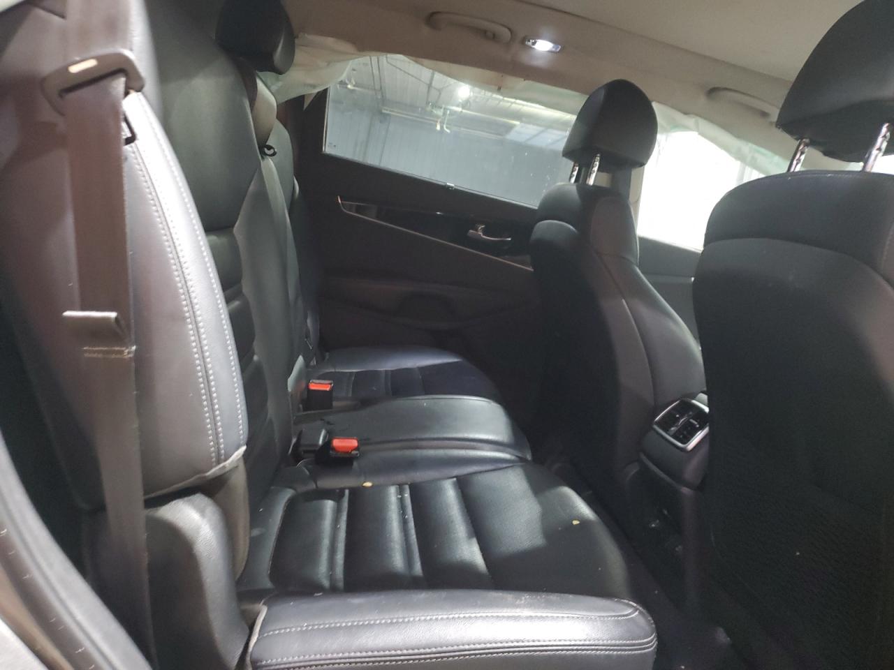 2018 Kia Sorento - Image 11