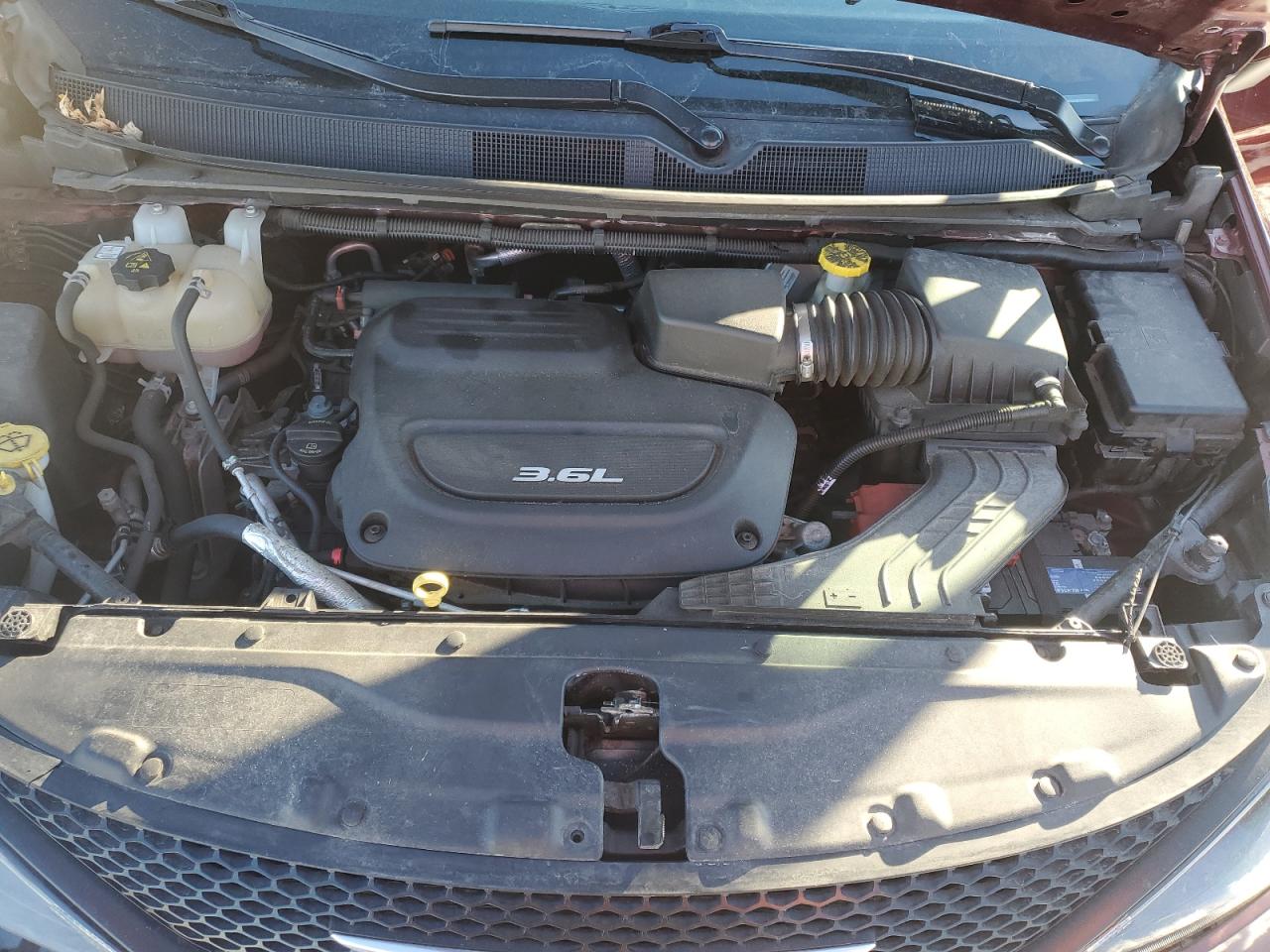 2018 Chrysler Pacifica - Image 12