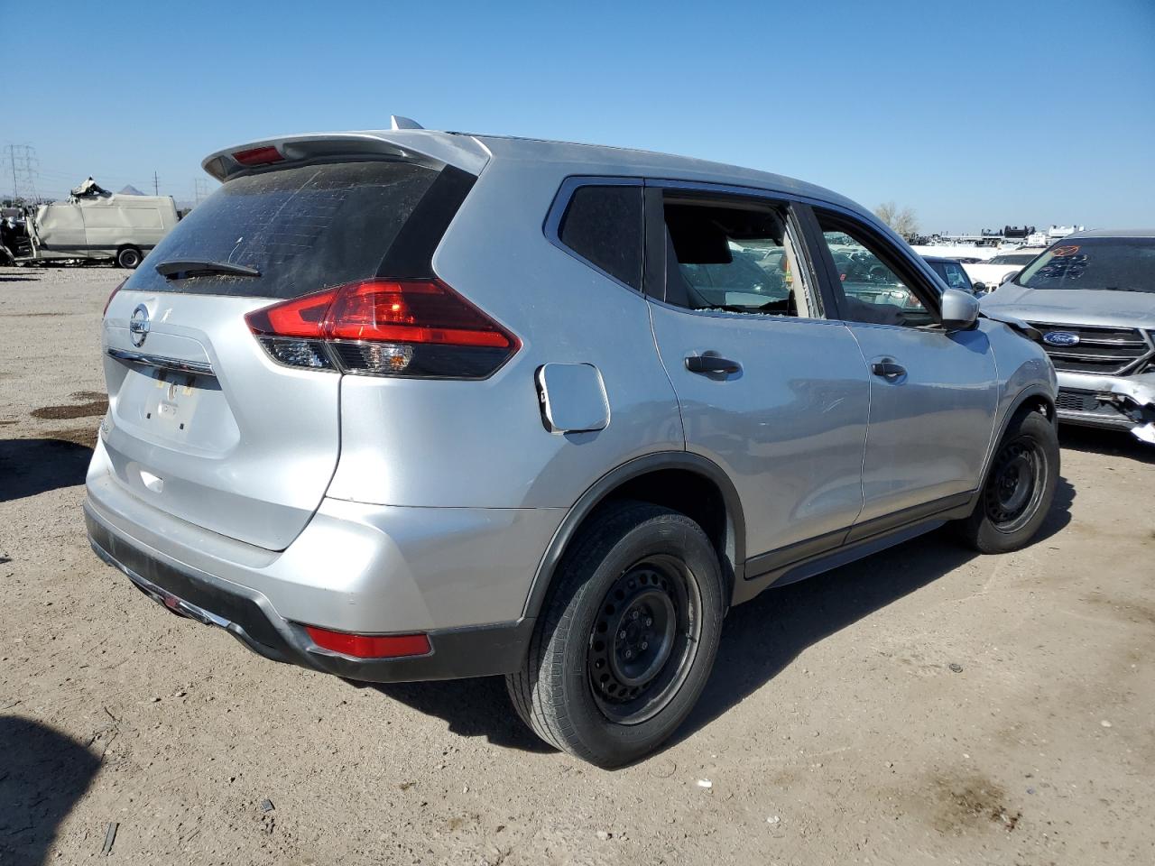 2017 Nissan Rogue - Image 3