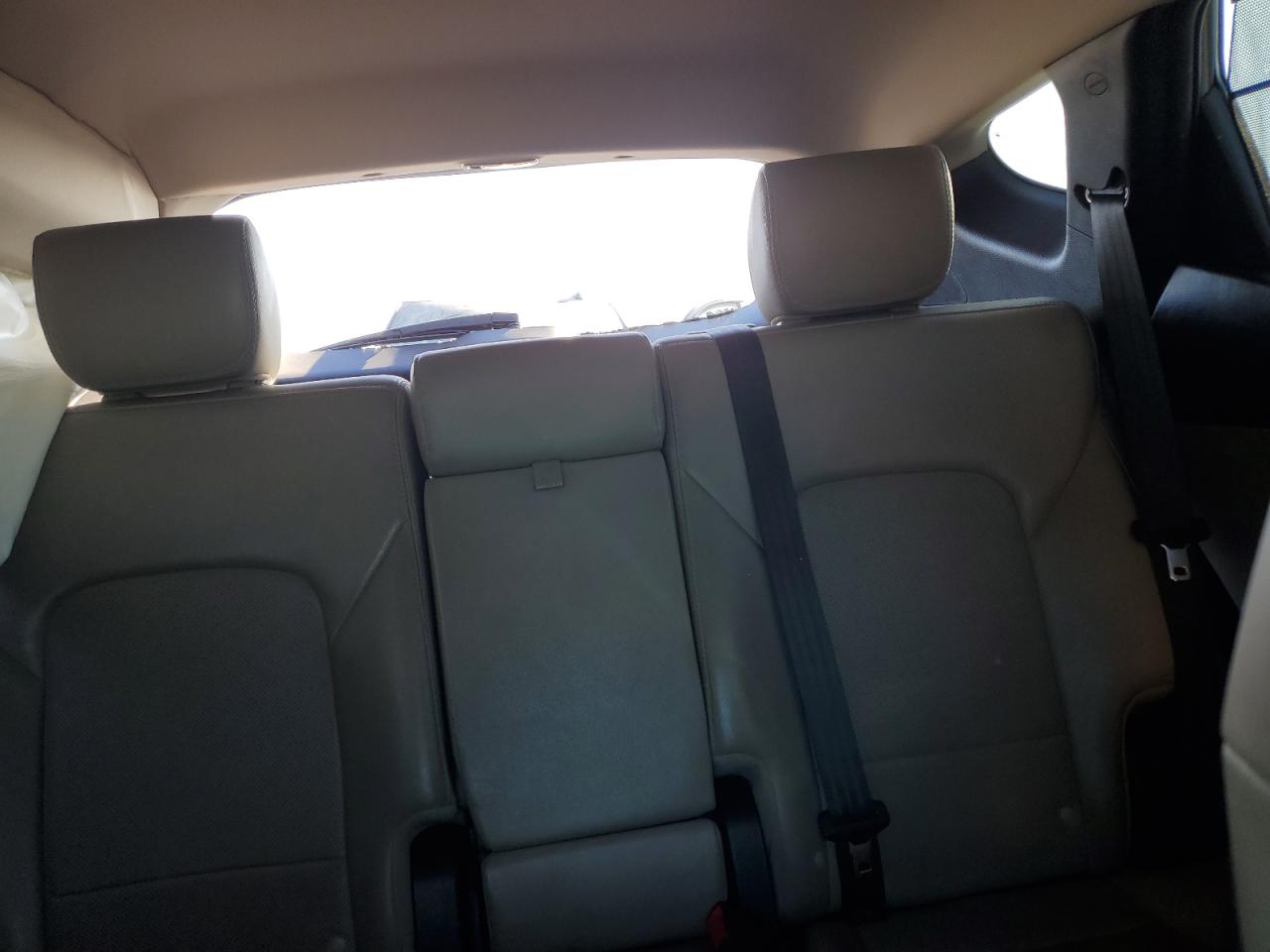 2017 Hyundai Santa Fe - Image 10