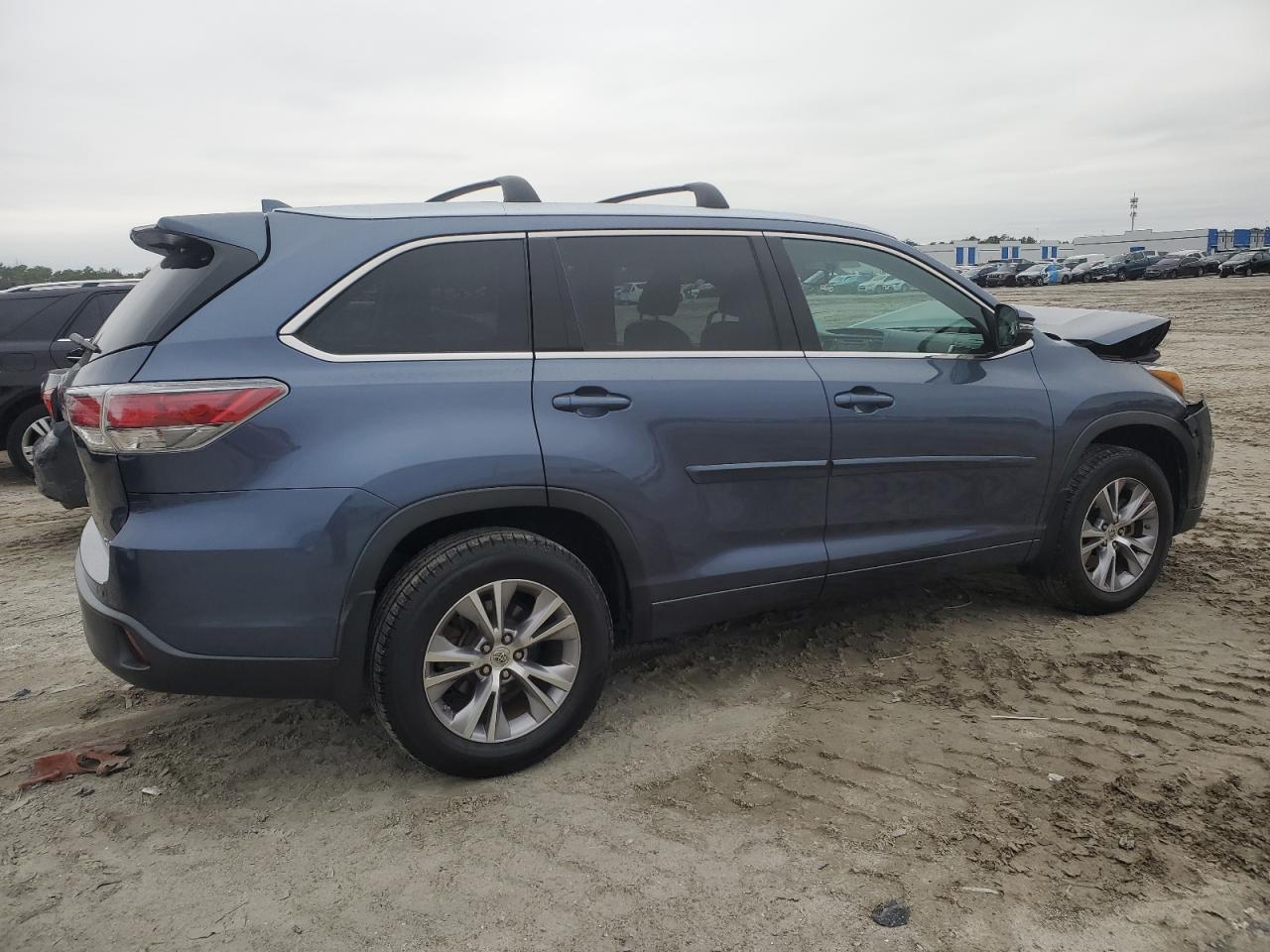2015 Toyota Highlander - Image 3