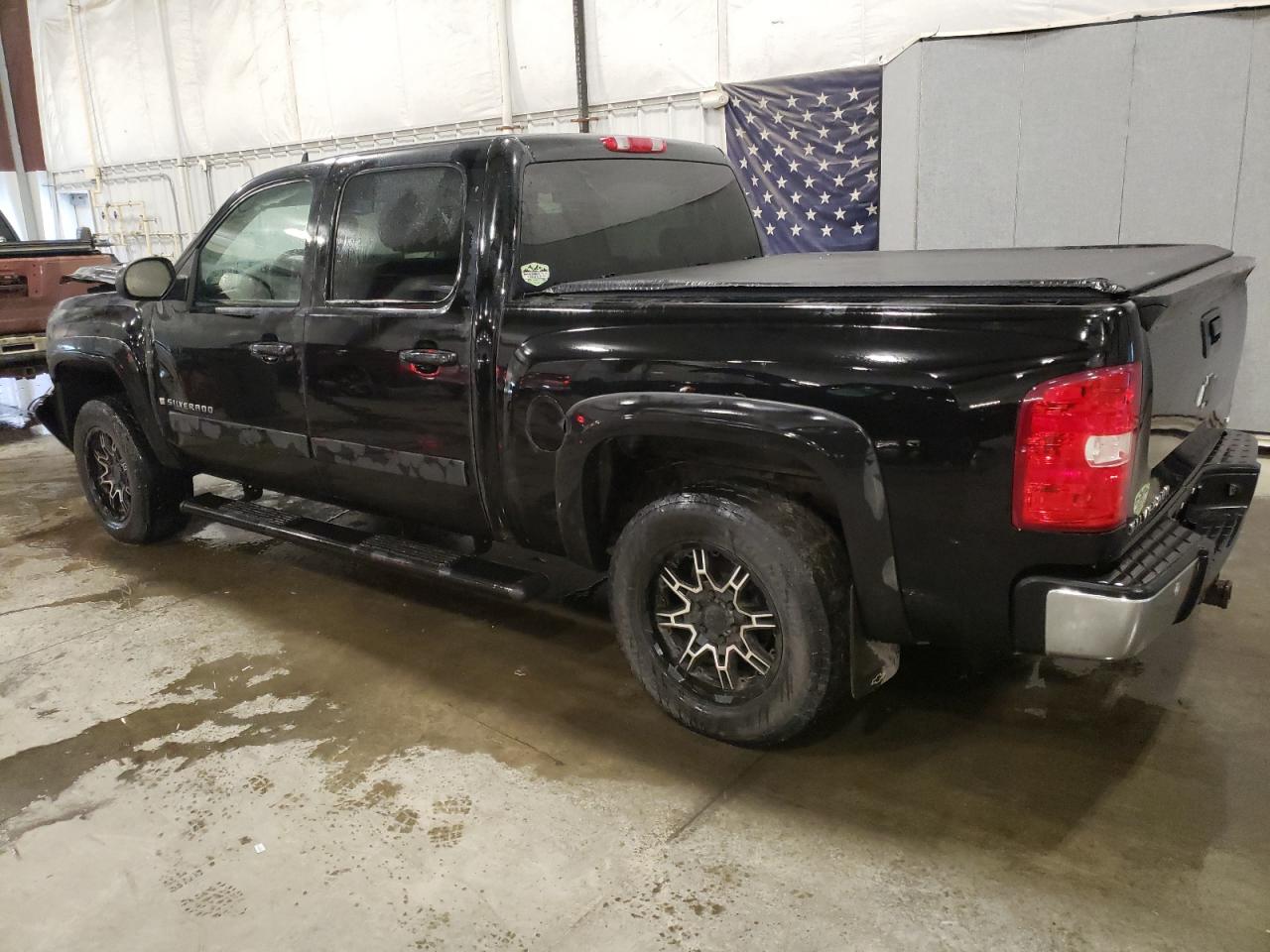 2007 Chevrolet Silverado - Image 2