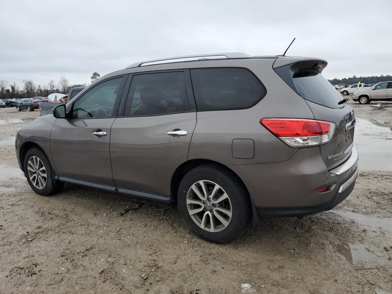 2014 Nissan Pathfinder - Image 2